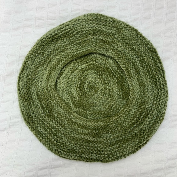 Green toned beret - Picture 2 of 3